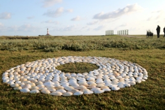 Landart Muschelkreis am Leuchtturm von Westerhever