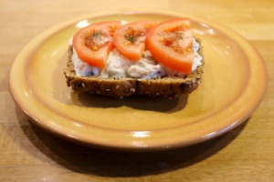 Krabbensalat auf Brot